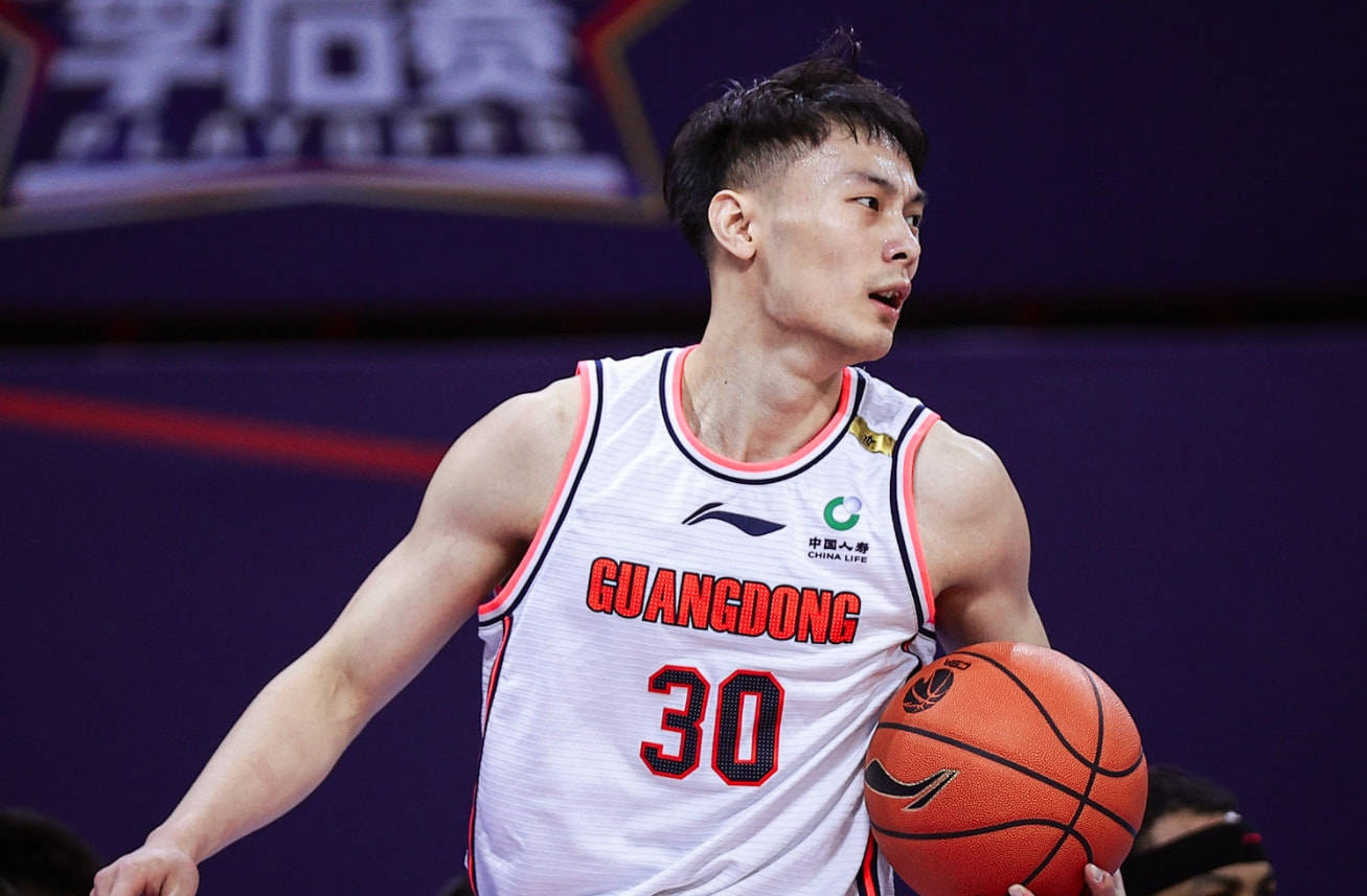 雷竞技娱乐 -欧篮联赛程吃紧，瓦伦西亚冲刺阶段篮板制胜，话题不断，年轻球员得到机会的简单介绍