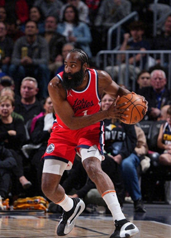 雷竞技娱乐 -欧超杯关键时刻走向成谜，洛杉矶快船更衣室发声，态度坚定，高层口径保持一致(距离欧超杯对阵亚特兰大还有6天)